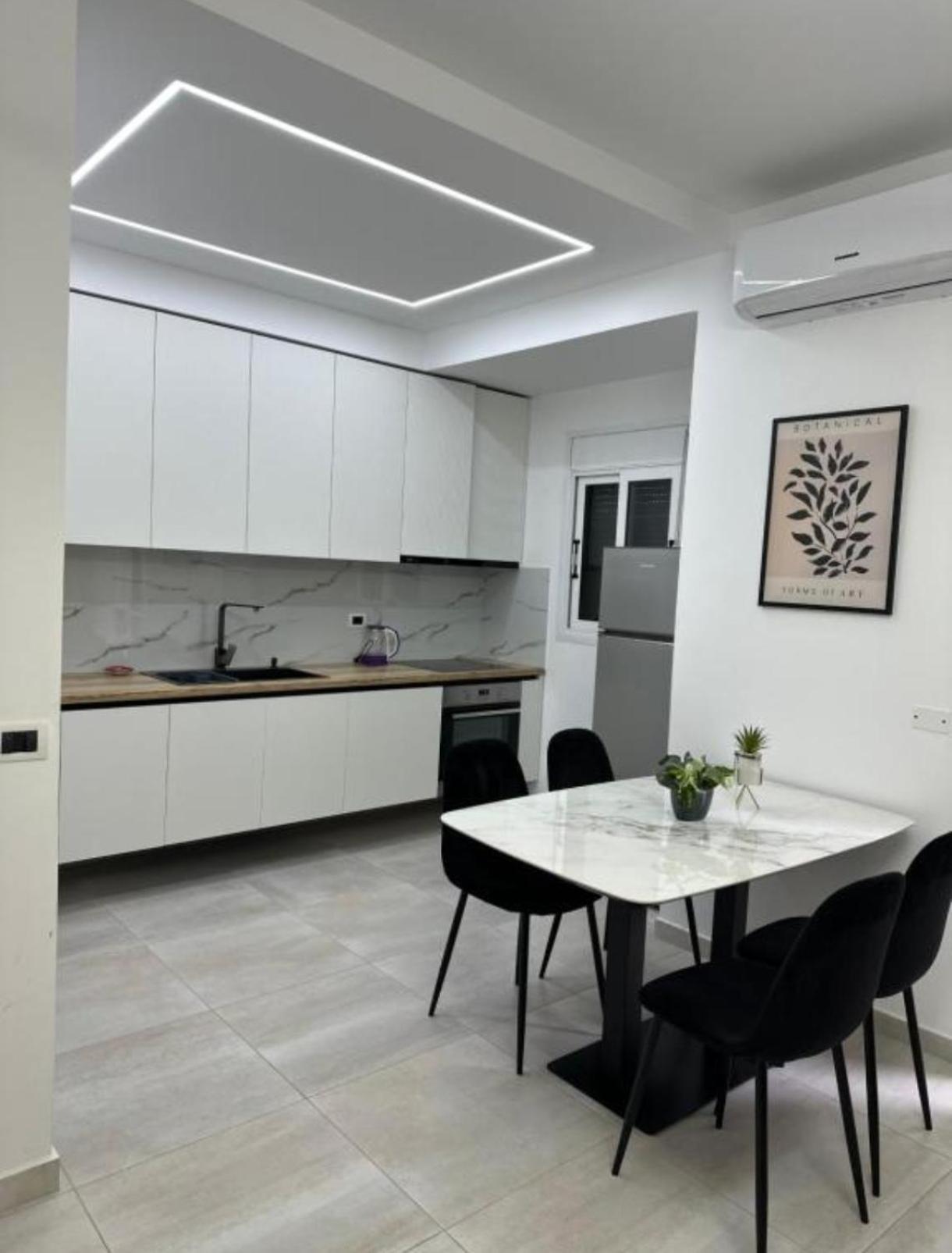 Duplex Lungomare Suites Vlore Bagian luar foto