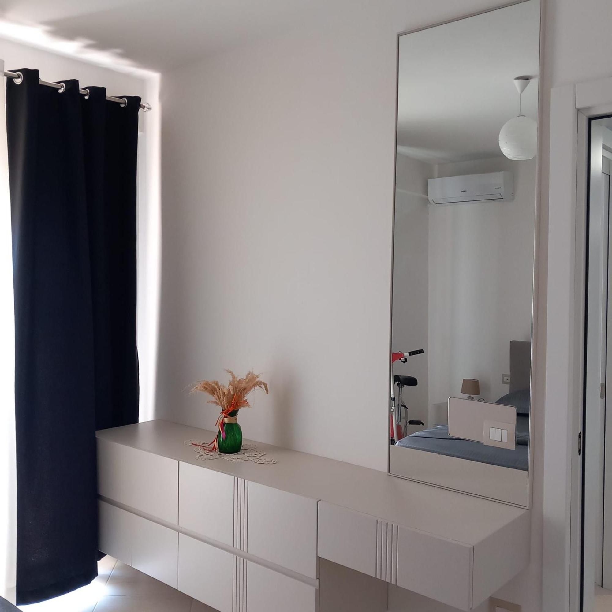 Duplex Lungomare Suites Vlore Ruang foto